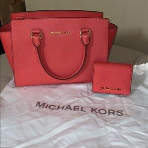 Micheal Kors purse